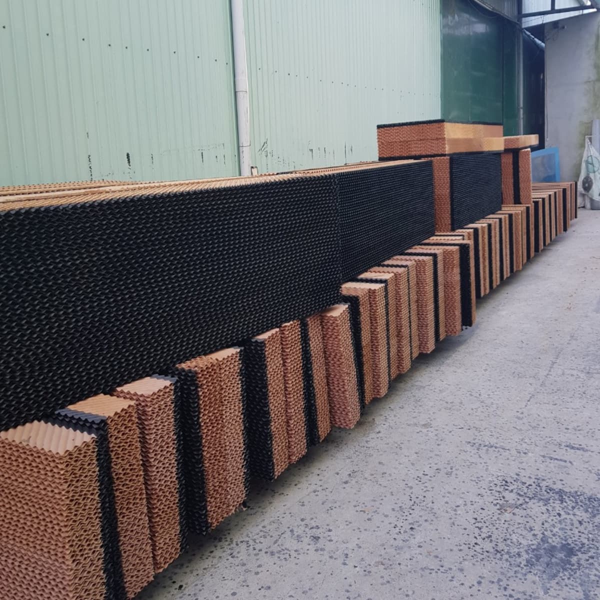 Cách lắp đặt tấm làm mát - Hiệu quả cho chuồng trại và nhà xưởng