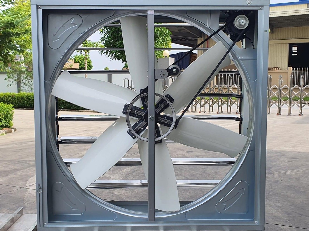 Quạt hút công nghiệp cho trang trại - Công suất lớn